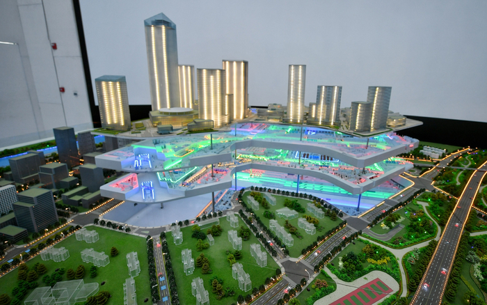 沙盘模型展示了北京城市副中心站综合交通枢纽的结构。新京报记者 王贵彬 摄