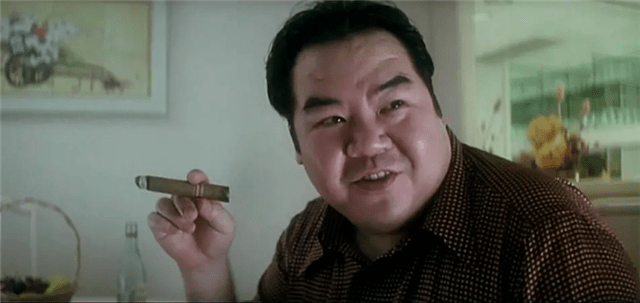 71岁郑则仕现身,皮肤松弛但脸色红润,晚年糖尿病缠身坚持拍戏_带着_妻子_家人