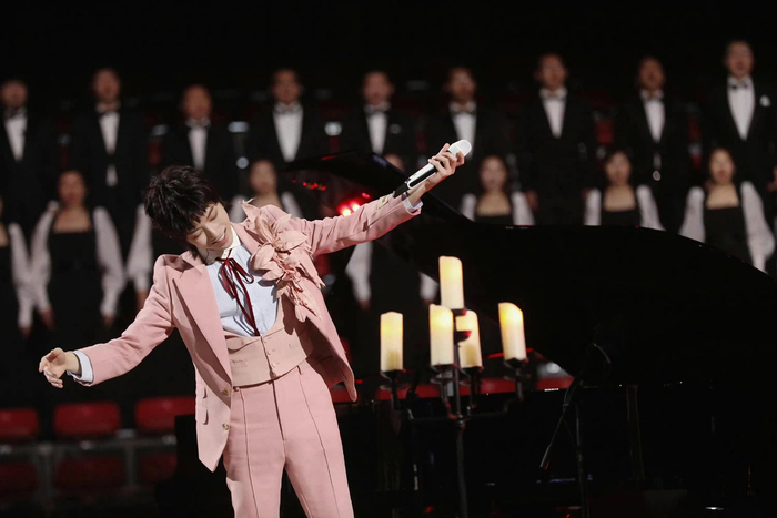华晨宇出道九周年“火星乐章”直播音乐会中融入了交响乐、合唱团、合奏等形式。  受访者供图