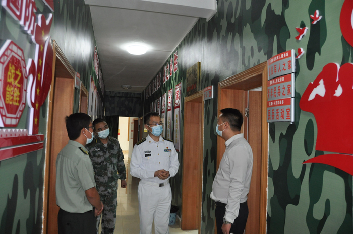 纳雍县人武部领导现场检查人武部建设情况。王庆泽摄
