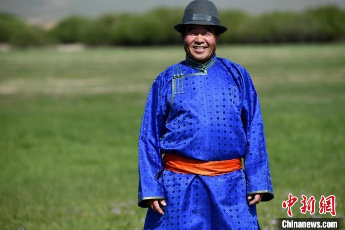 图为廷·巴特尔。　阿巴嘎旗委宣传部供图