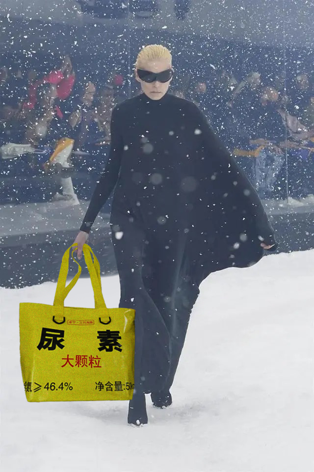 背着尿素袋上学,同学都夸我是时尚先锋|时尚先锋_新浪新闻
