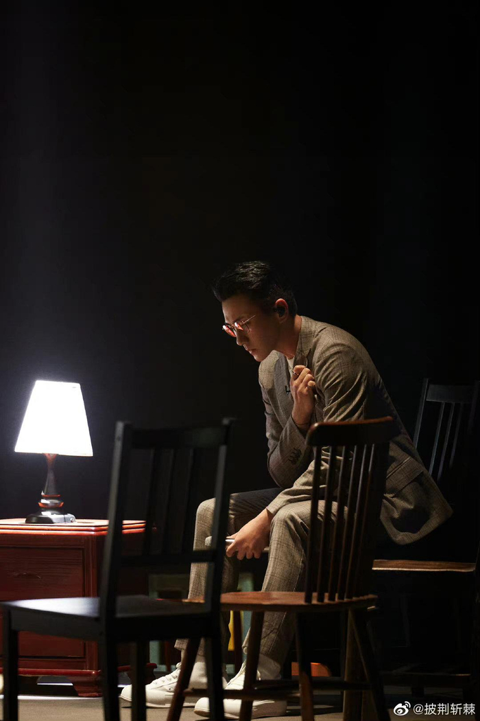 《披荆斩棘2》的第二次公演现场，刘恺威与队友表演了歌曲《白鸽》。  图片来自《披荆斩棘》官微