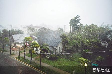 28日在美国佛罗里达州拍摄的飓风过境时的景象。&nbsp;&nbsp;