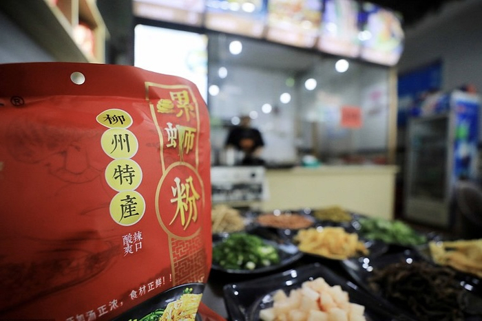 柳州螺蛳粉，已然成为当地一个招牌。图片来自视觉中国