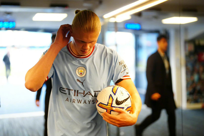 哈兰德收藏了比赛用球。