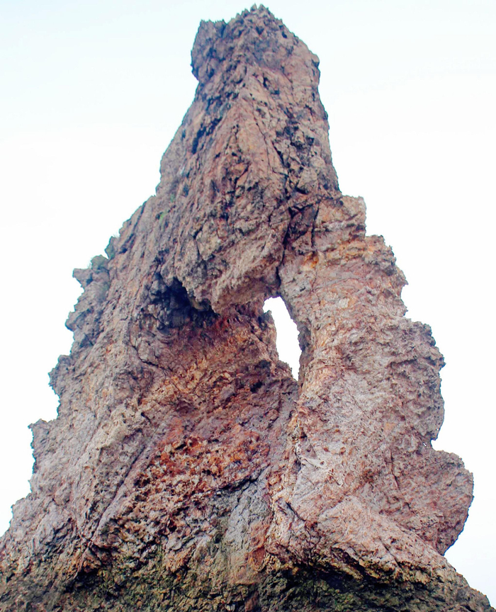 图为“石老人”礁石未损毁前的模样。图/IC photo