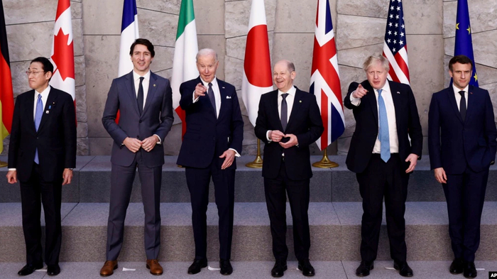 2022年3月24日，日本、加拿大、美国、德国、英国和法国领导人在布鲁塞尔参加G7峰会期间合影。图自AP