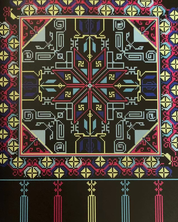 挑花背肩上的八角花纹，布依族。    纹藏团队 图