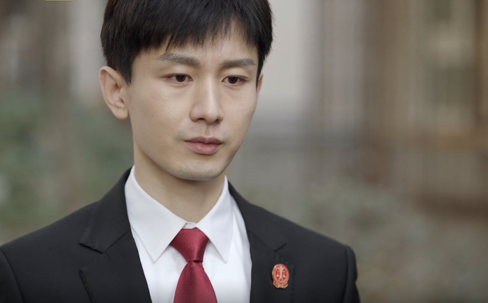 《底线》中最令人揪心的情节:周亦安想离职,方远被当事人捅伤