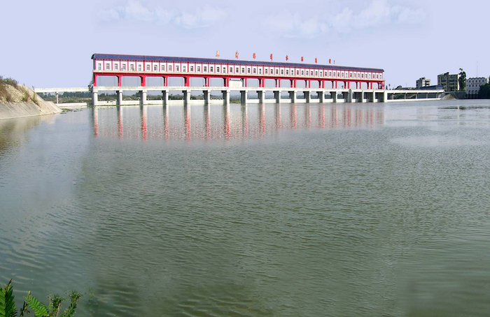 图为通济堰渠首拦河闸。
