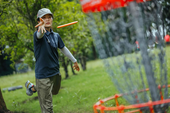 飞盘爱好者在户外体验“高尔夫”的快乐。  受访者供图