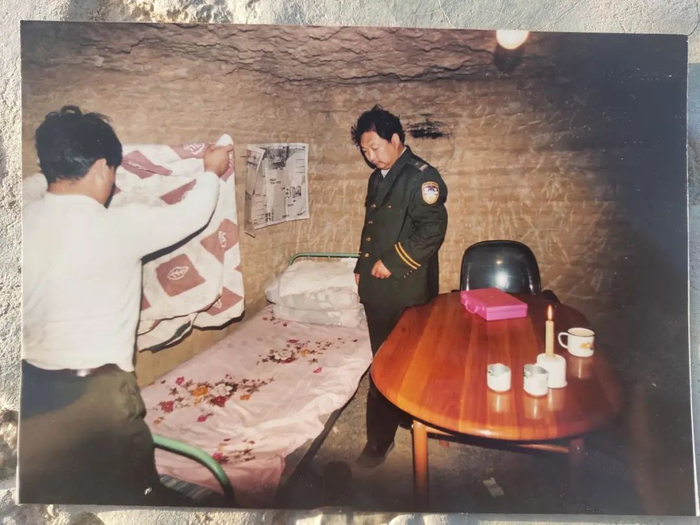当时40平方米的“窑洞”派出所。雅丹派出所 图