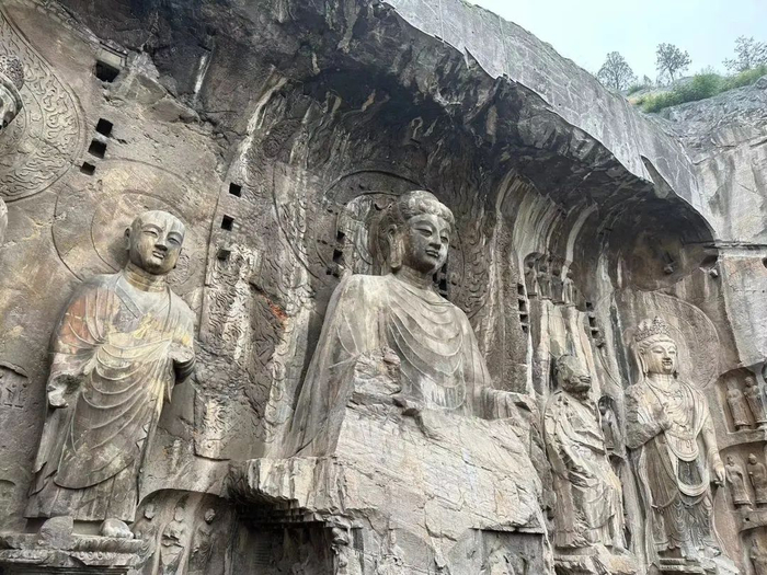 大修后的卢舍那大佛