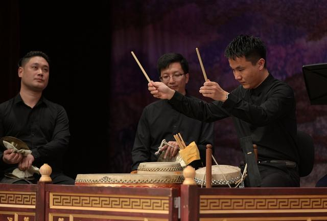 闫啸宇在司鼓（凌风摄）