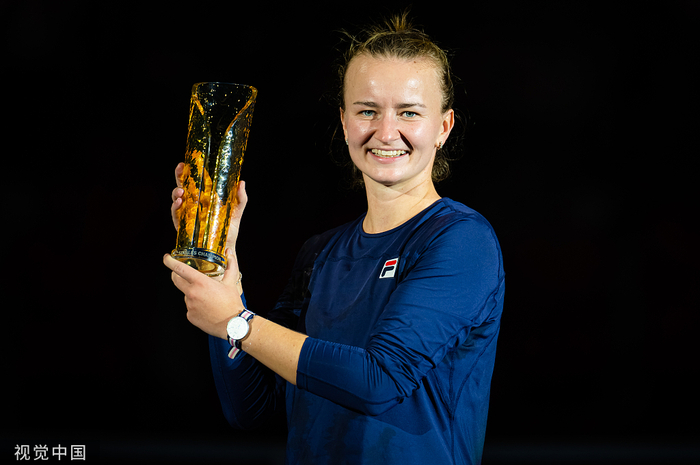 克雷吉茨科娃克服了新冠和伤病。