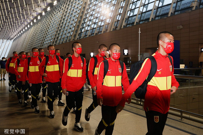 U17国青队的寸头引人关注。