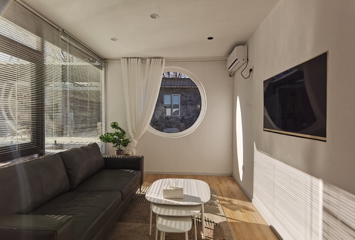 英豪所在工作室内的休息室