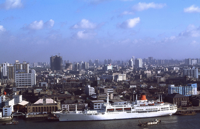上世纪90年代的北外滩码头。陆杰 图