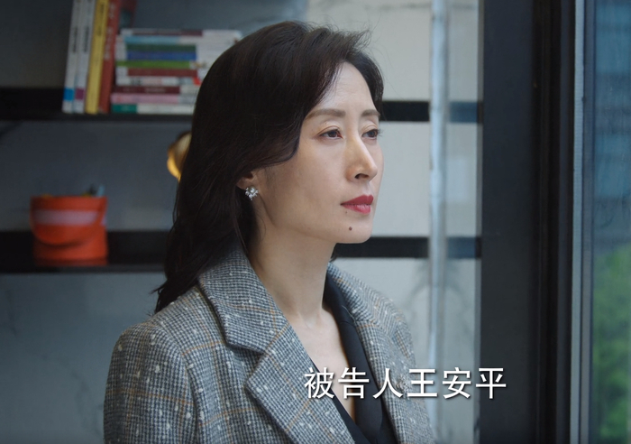 底线:简佳犯罪,叶芯还能留在法院?并非因方远,看叶存远的身份|常铖|马汉斯|金阿芬|舒苏|罪证_新浪新闻