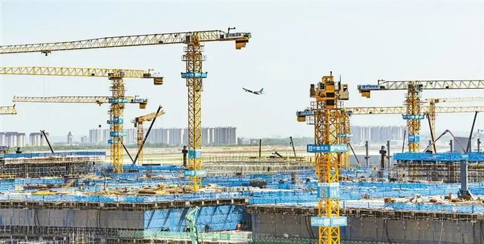 建设中的西安咸阳国际机场三期扩建工程。（资料图片）