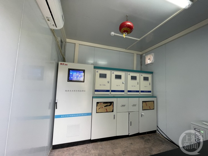 △配建在肖家沟水库排污口旁的在线监测室。