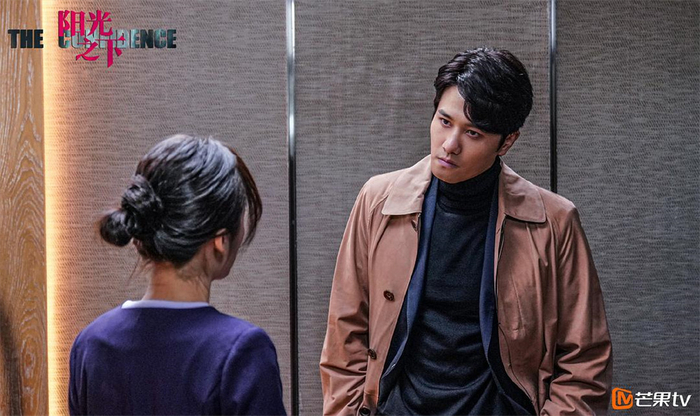 《阳光之下》剧照