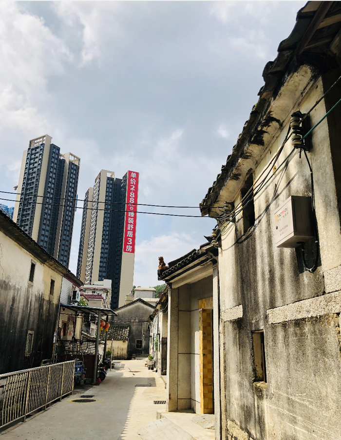 （深圳大鹏新区，城市更新后的新房价格低于每平方米3万元，前两年大鹏新区的回迁房指标单价一度到2万多元。）