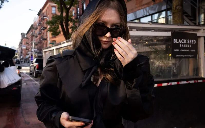 脚镣变时尚单品,假名媛真骗子安娜出狱:老娘照样吸粉挣钱!