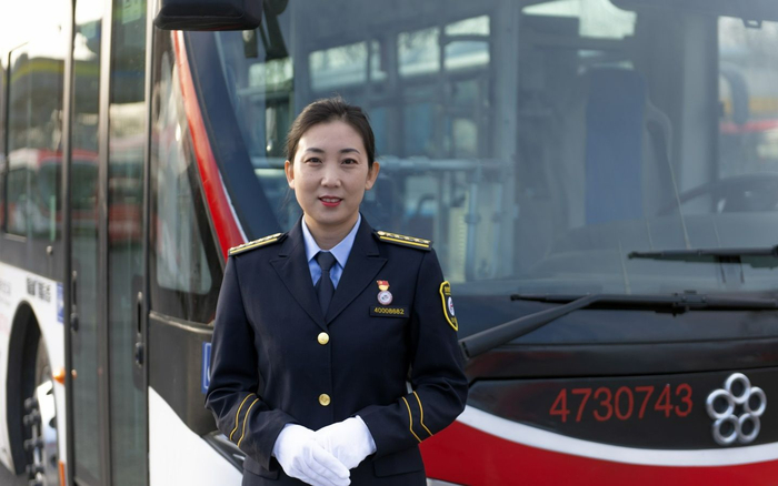党的二十大代表、北京公交集团第四客运分公司1路驾驶员常洪霞。&nbsp; 新京报记者 王贵彬 摄