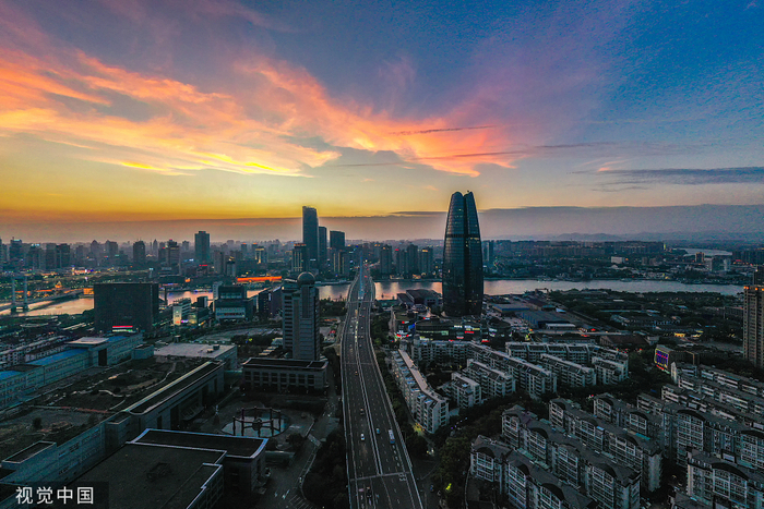 2022年9月11日，浙江宁波，绚丽晚霞。视觉中国 资料图