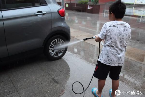 把洗車當做一種愛好1400瓦大功率洗車機體驗暢快洗車的感覺