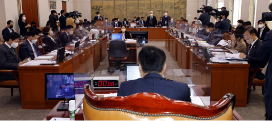 韩国国会文化体育观光委员会于19日围绕相关问题，召开了国政监查会议。图自韩媒