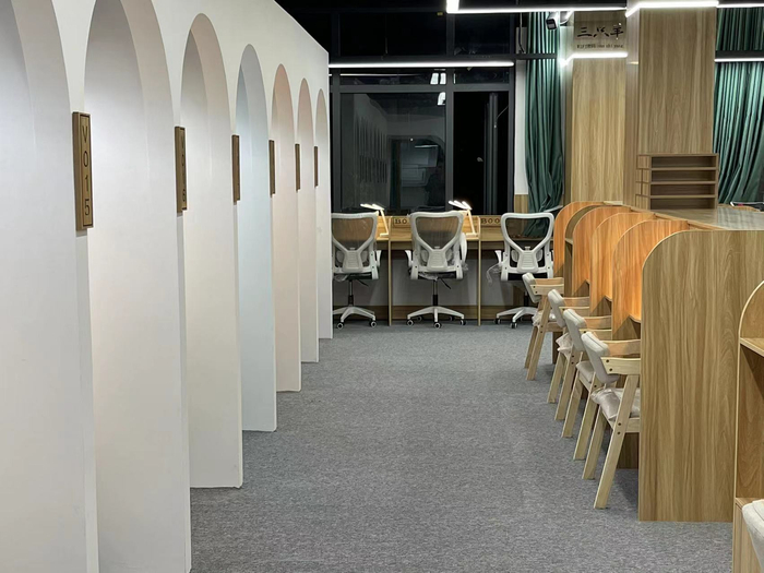 杨译经营的自习室。