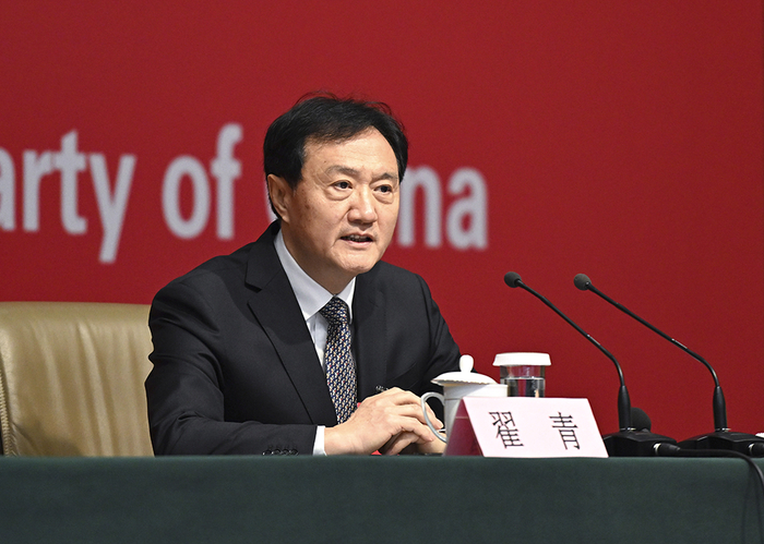 　　10月21日，中国共产党第二十次全国代表大会新闻中心举行记者招待会。生态环境部党组成员、副部长翟青围绕“建设人与自然和谐共生的美丽中国”主题与记者交流。新华社&nbsp; 图