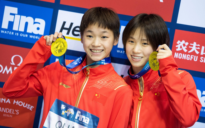 全红婵（左）/陈芋汐轻松实现“金牌大满贯”。 图/视觉中国