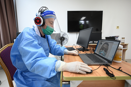 &nbsp;&nbsp;&nbsp;&nbsp;新冠肺炎疫情期间，互联网医院因其服务的便利性受到市民青睐，但同时也对药品的配送能力带来挑战。视觉中国供图