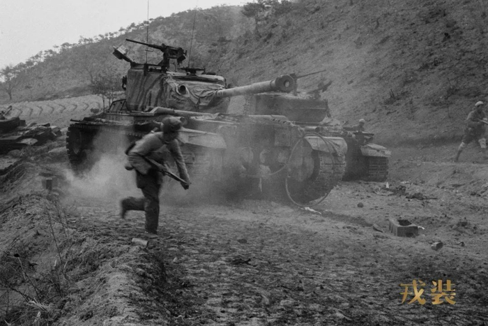 △1951年5月，朝鲜江口洞，志愿军第20军追击逃敌。