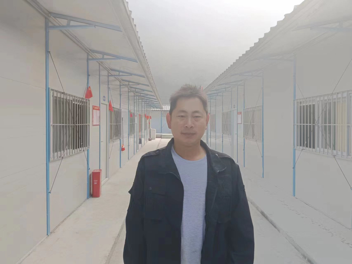  10月20日，罗永在泸定县得妥震安置点的新家。受访者供图