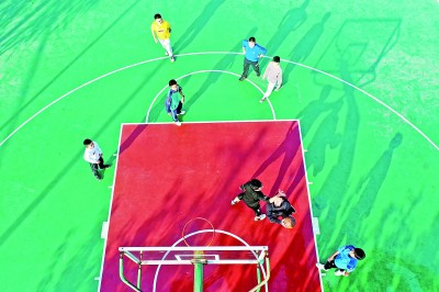 山东即墨的村级运动场。新华社发