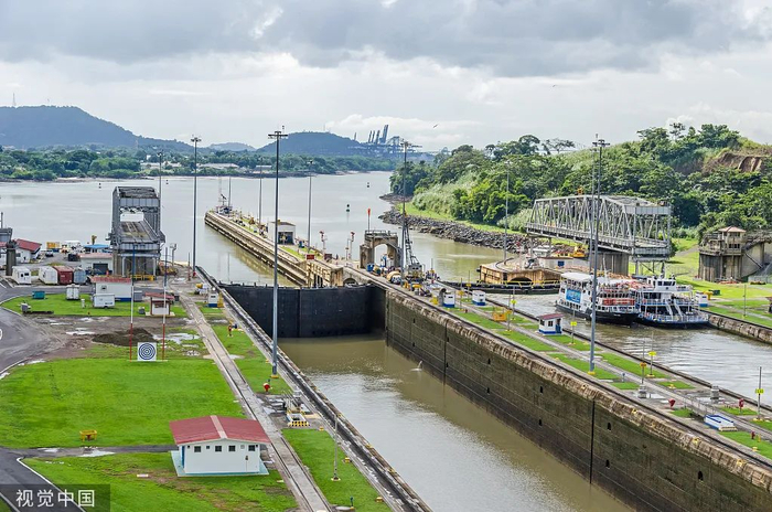 　巴拿马运河米拉弗洛雷斯船闸的巴尔博亚港