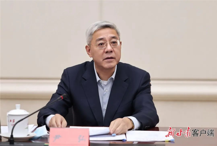 　　10月25日，省委书记、省疫情联防联控领导小组组长尹弘主持召开全省新冠肺炎疫情联防联控领导小组会议。新甘肃·甘肃日报记者 高 樯