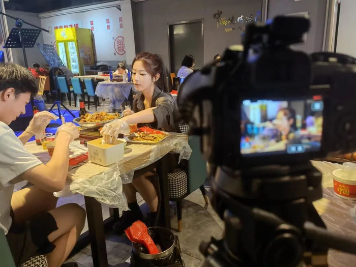 9月23日晚，小路与女嘉宾约会，那也是小路第二次参加拍摄。新京报记者 李照 摄