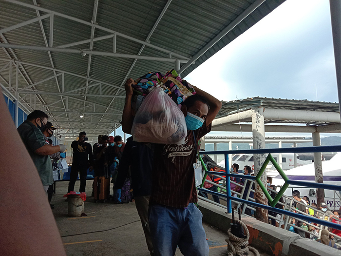 2021年10月，被遣返者抵达印尼奴奴干港。&nbsp;&nbsp;阿尔弗恩 供图