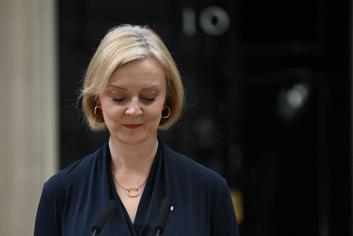 当地时间2022年10月20日，英国伦敦，英国首相特拉斯在唐宁街10号发表演讲，宣布辞职。本文图片 人民视觉&nbsp; 图