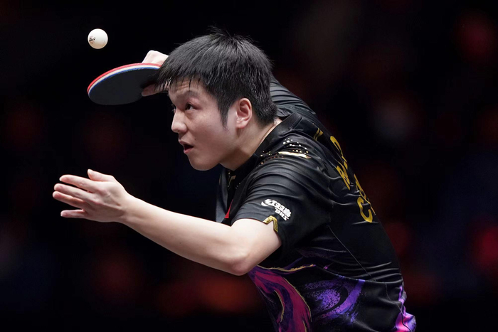  樊振东对自己在比赛中的处理球不满意。图/WTT