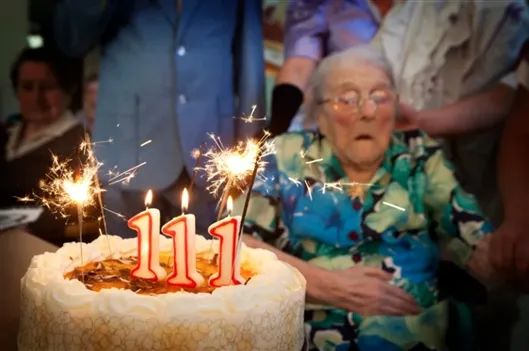 长期以来，研究人员一直在寻找长寿背后的遗传因素。 图片来源：BSIP/UIG/Getty