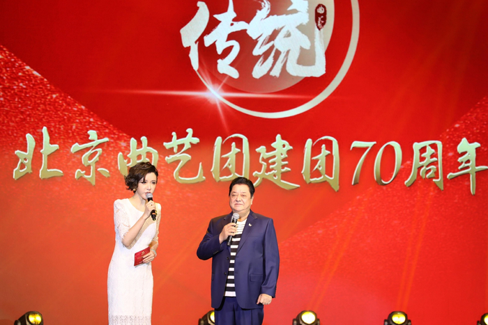 活动主持陈晨、李金斗。  主办方供图