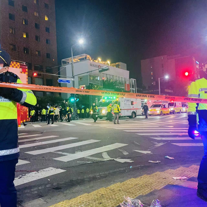 事故发生后，事发地附近已拉起警戒线。受访者供图