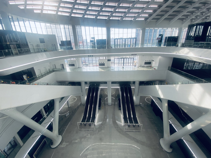 大运枢纽创新设计贯穿地上地下一体化换乘的“交通核”